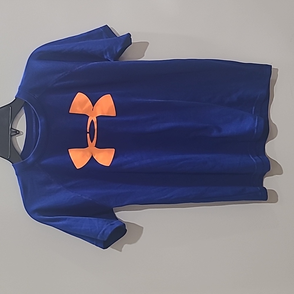 Under armour youth medium tshirt